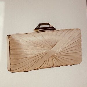 NWT Sondra Roberts TWIST PLEAT Box Clutch NEUTRAL & Goldtone chain, Jewel clasp